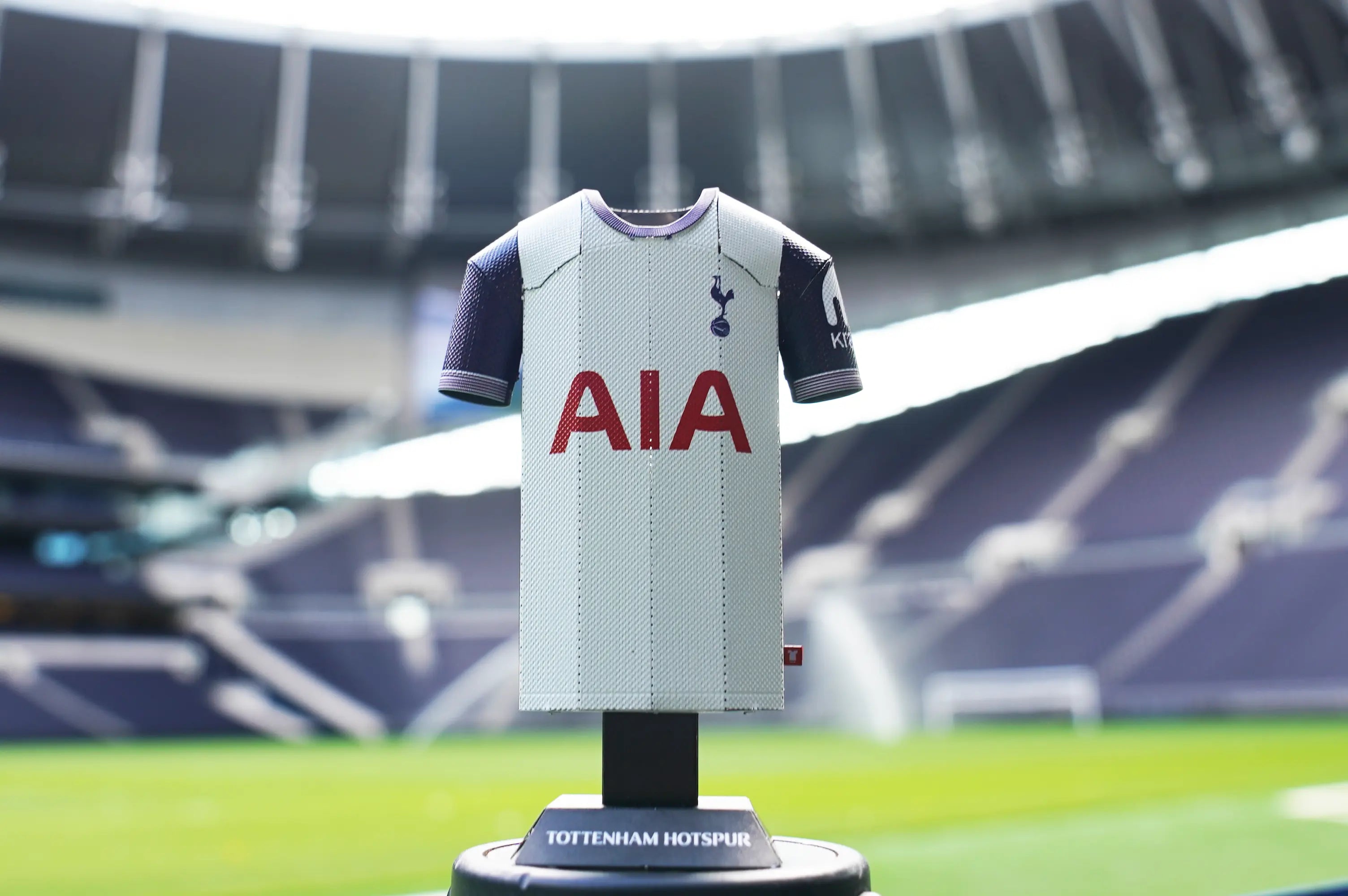 Tottenham-Hotspur-Home-Metal-Jersey-Stadium-2024-25-Desktop